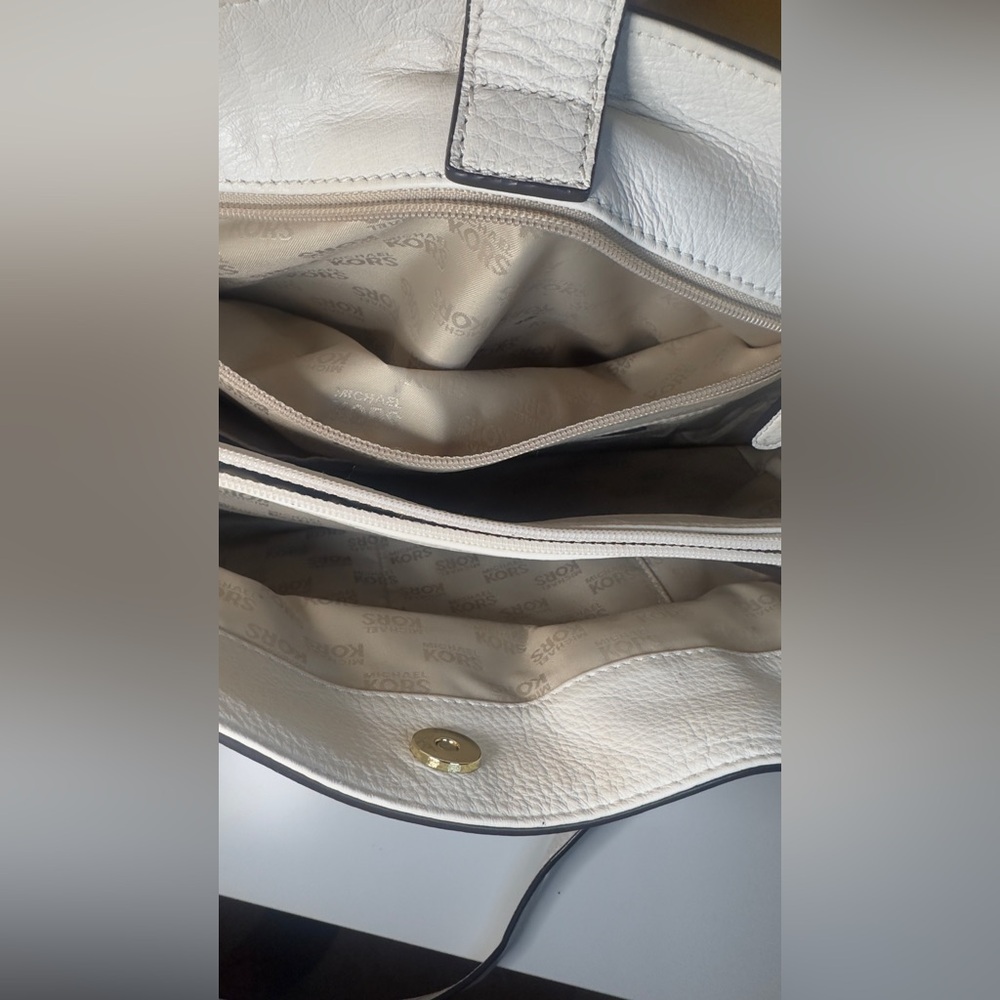 Michael Kors Hamilton Cream Shoulder Bag - Picture 11 of 12